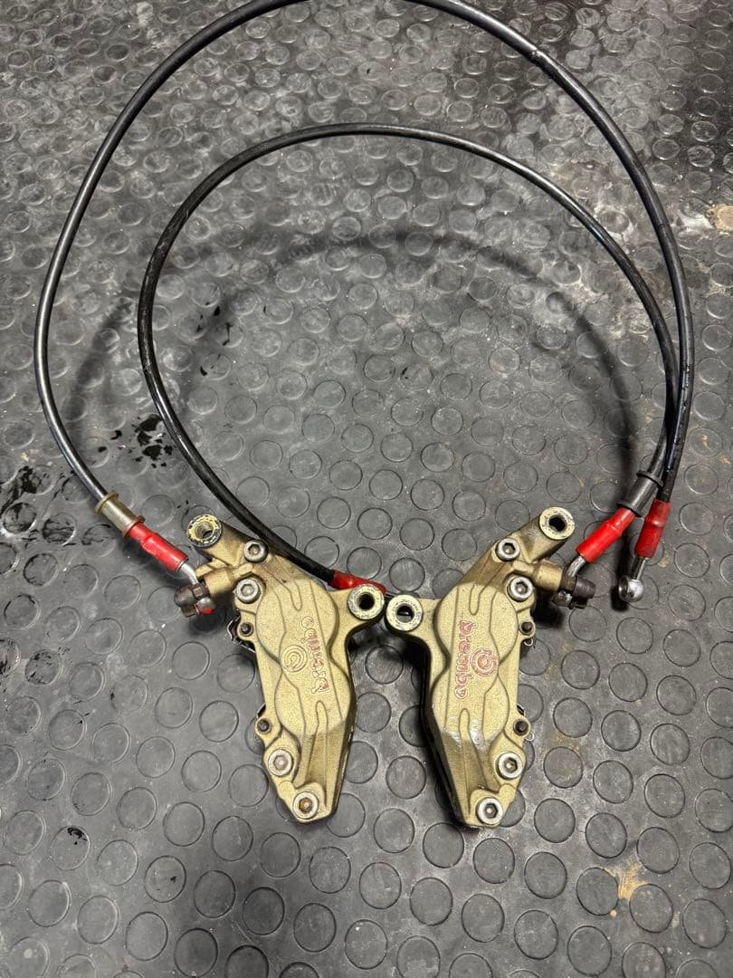 Brembo ブレーキキャリパー ゴールド