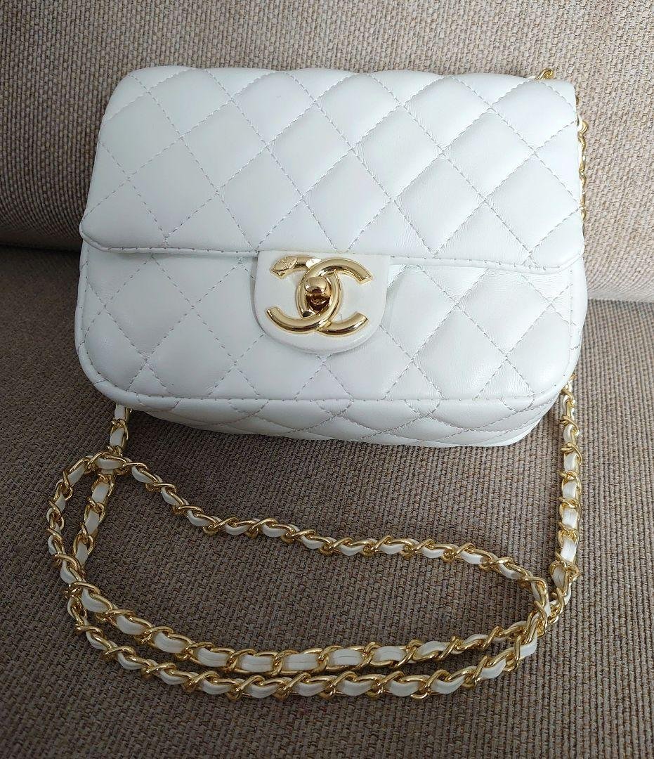 CHANEL ノベルティホワイト キルティング ショルダーバッグ