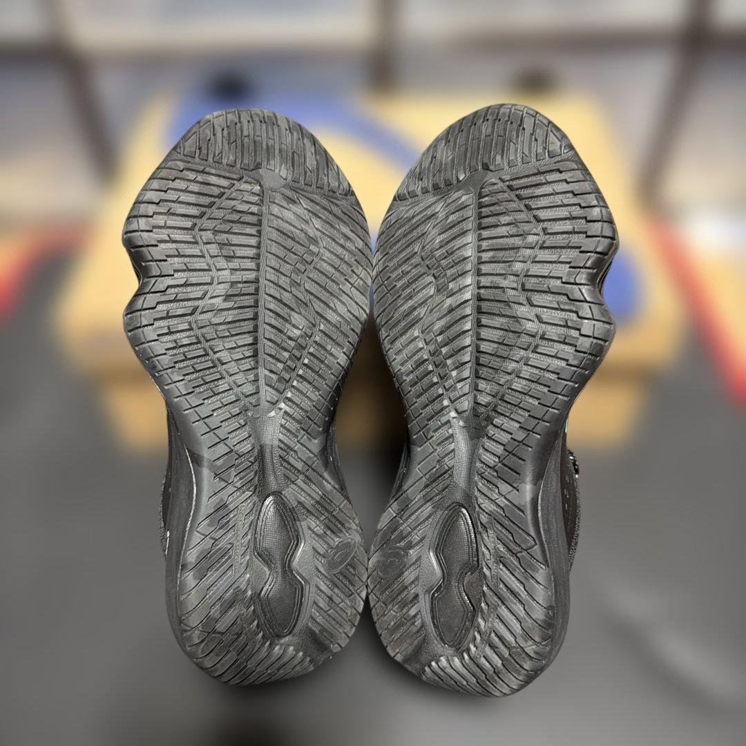 シューズ(男性用) asics NOVA SURGE LOW