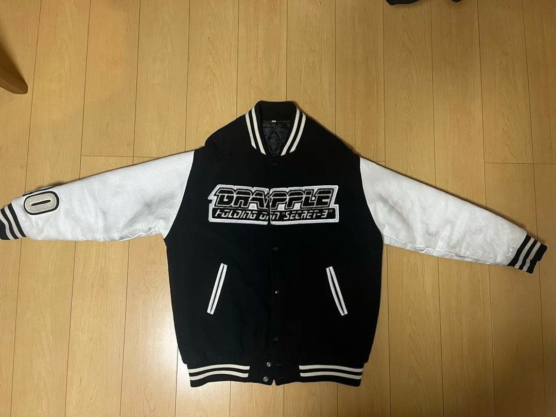 grapple×secret baseスタジャン ブラック/ホワイト