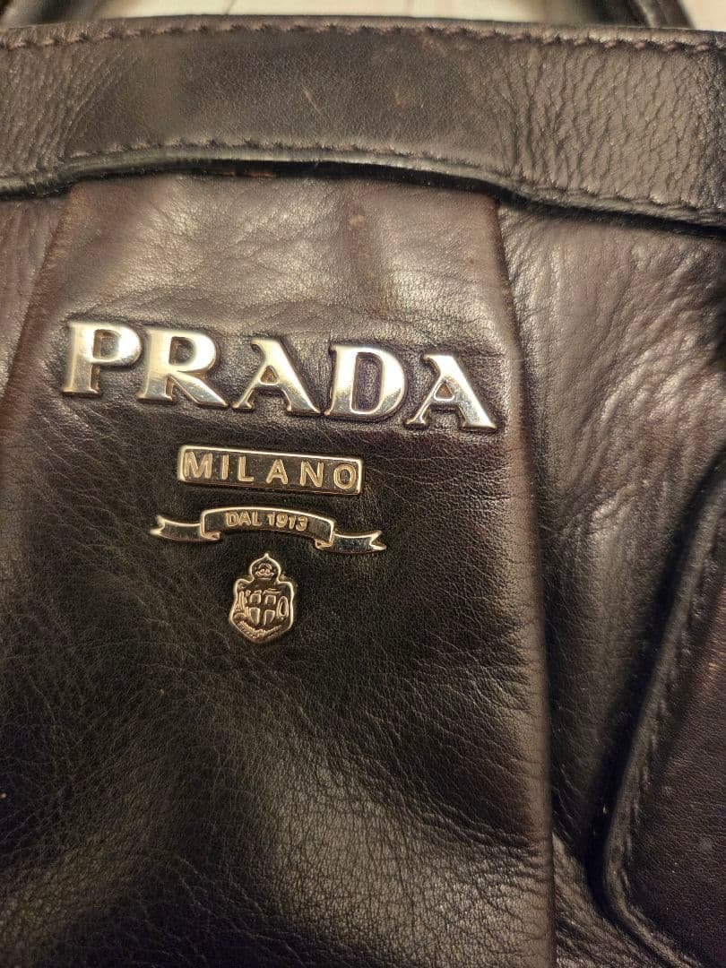 PRADA レザーショルダーバッグ