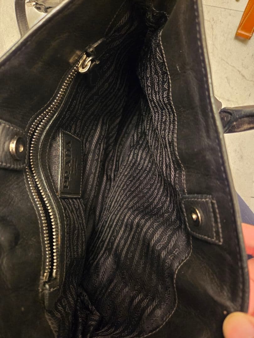 PRADA レザーショルダーバッグ