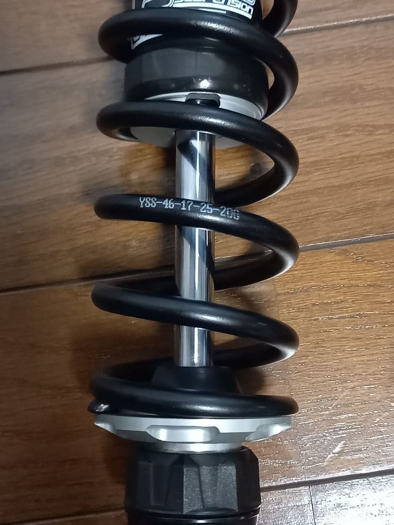 金目　YSS リアサスペンション　トライアンフ　ストリートツイン