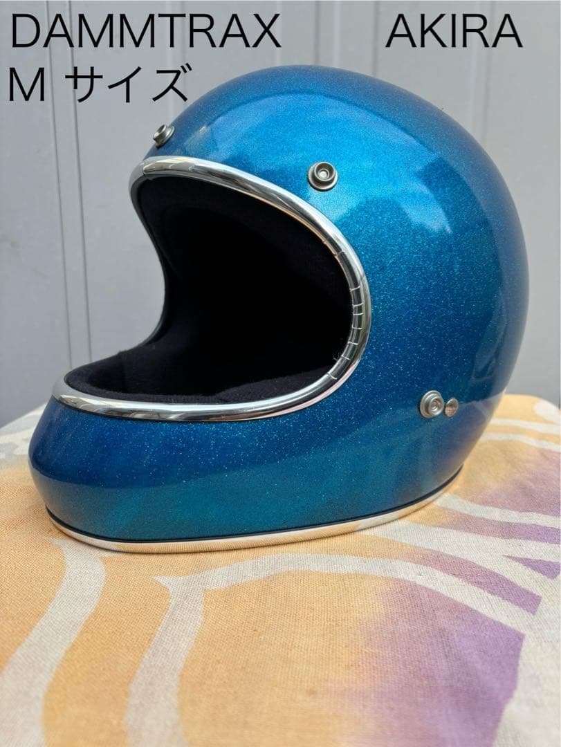 ダムトラックス　ヘルメット　青ラメ