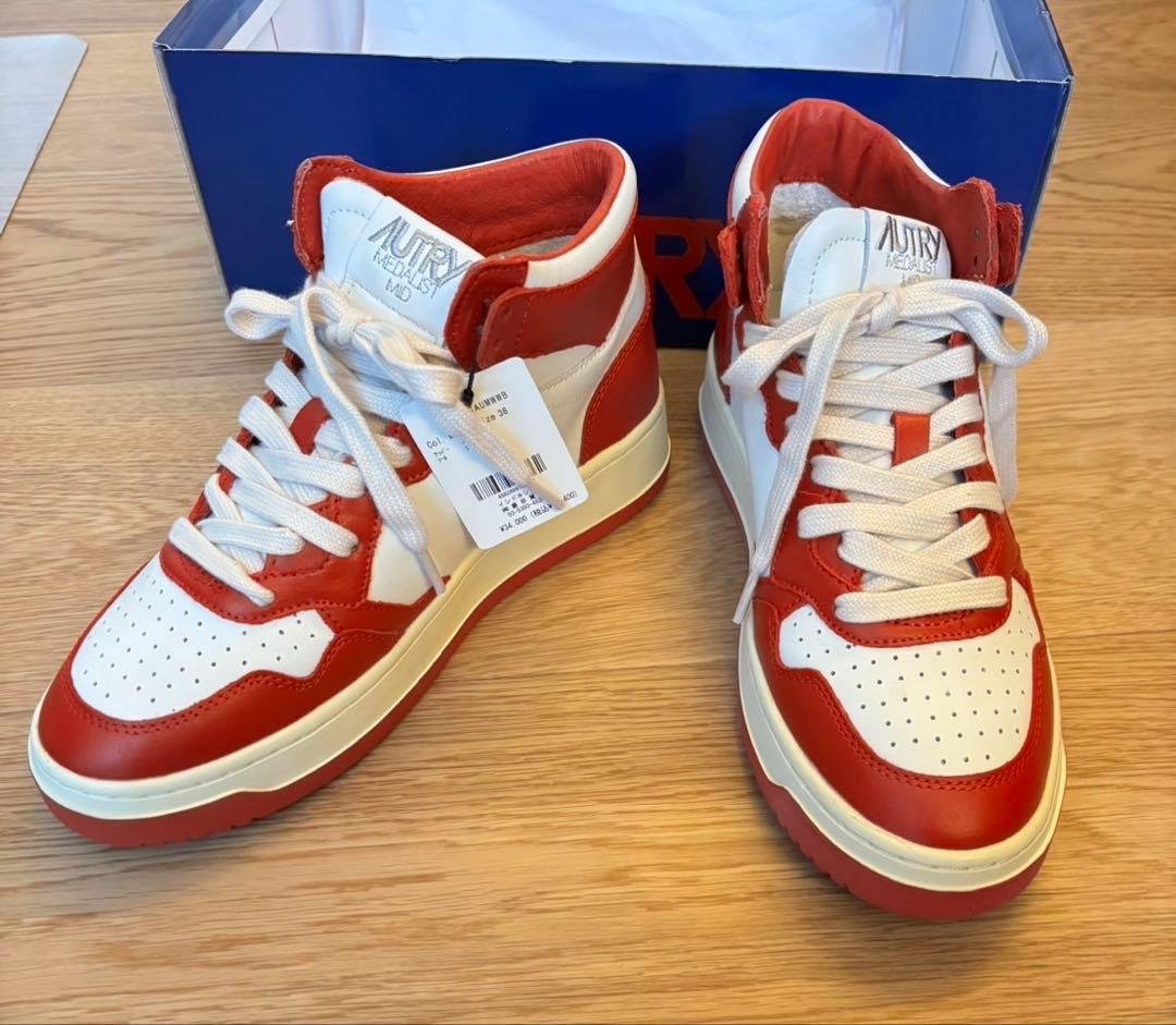 専用　新品　AUTRY オートリー　MEDALIST MID スニーカー