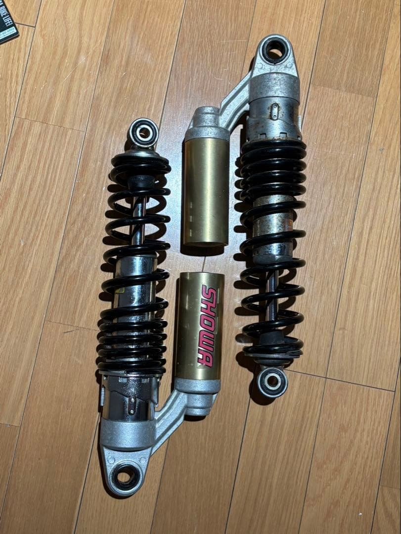 NC39hypevtec SHOWA リアサスペンション