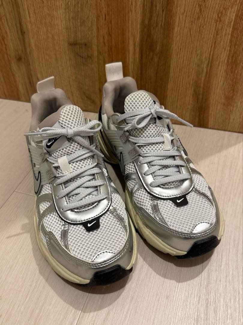 Nike V2K runスニーカー 着用1回のみ