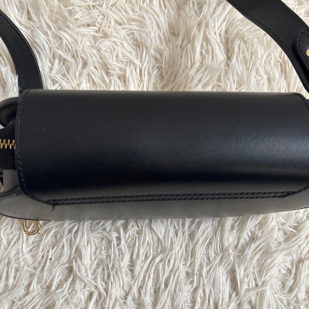 【美品】AULENTTI レザー 2way ボックス ショルダーバッグ　黒