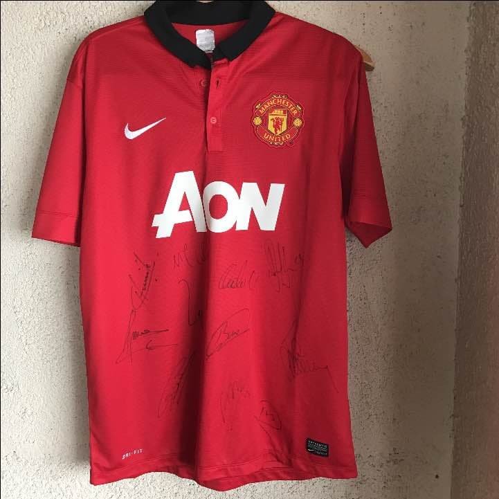 マンU 選手直筆サイン入りユニフォーム 証明書付き