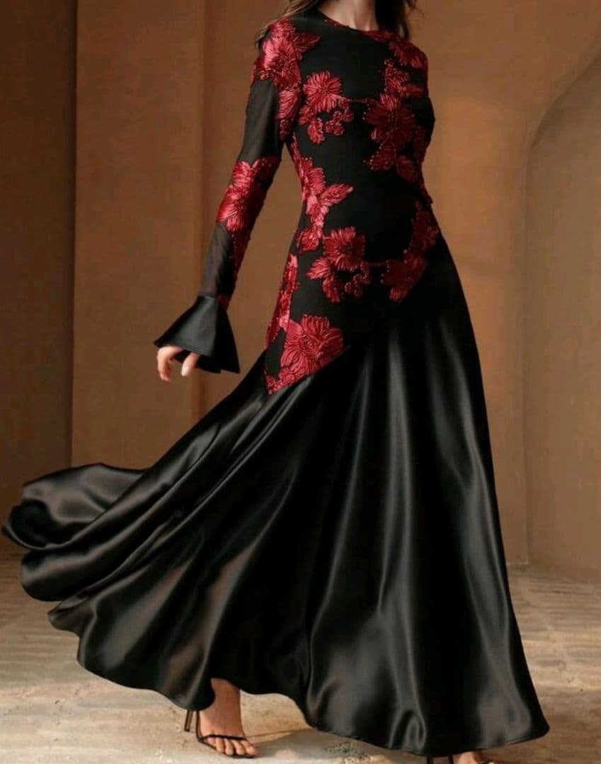 社交ダンス・フラメンコ衣装 黒と赤刺繍