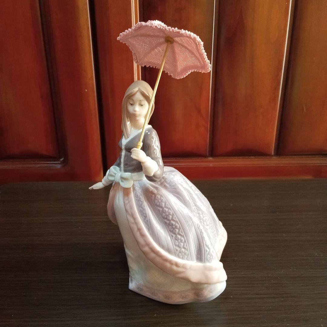 リヤドロ　陶器フィギュア