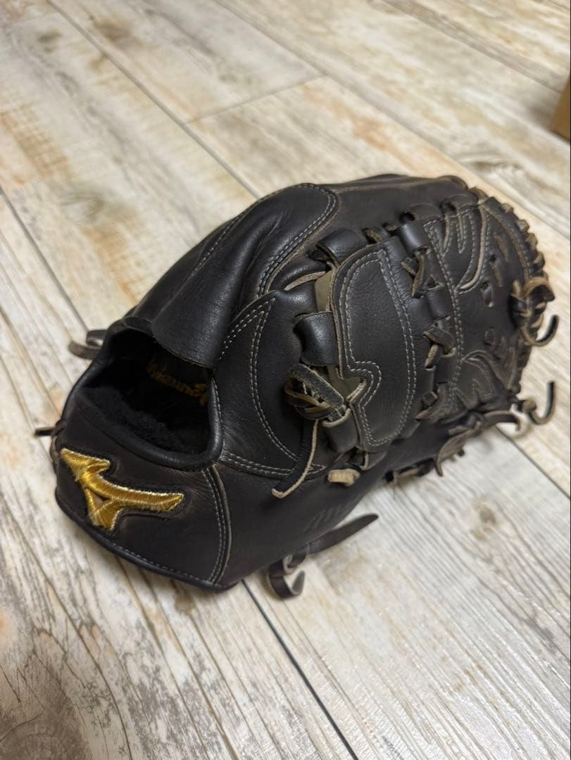 芳賀ジャパンミズノ 硬式グローブ 黒 ゴールド刺繍