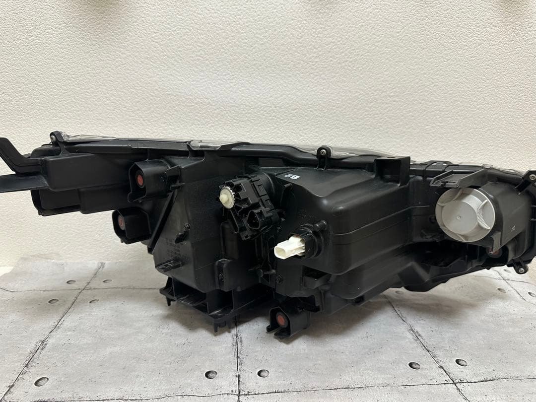 【トヨタ純正】ヤリスクロス ヘッドランプASSY 左側 81150-52N21