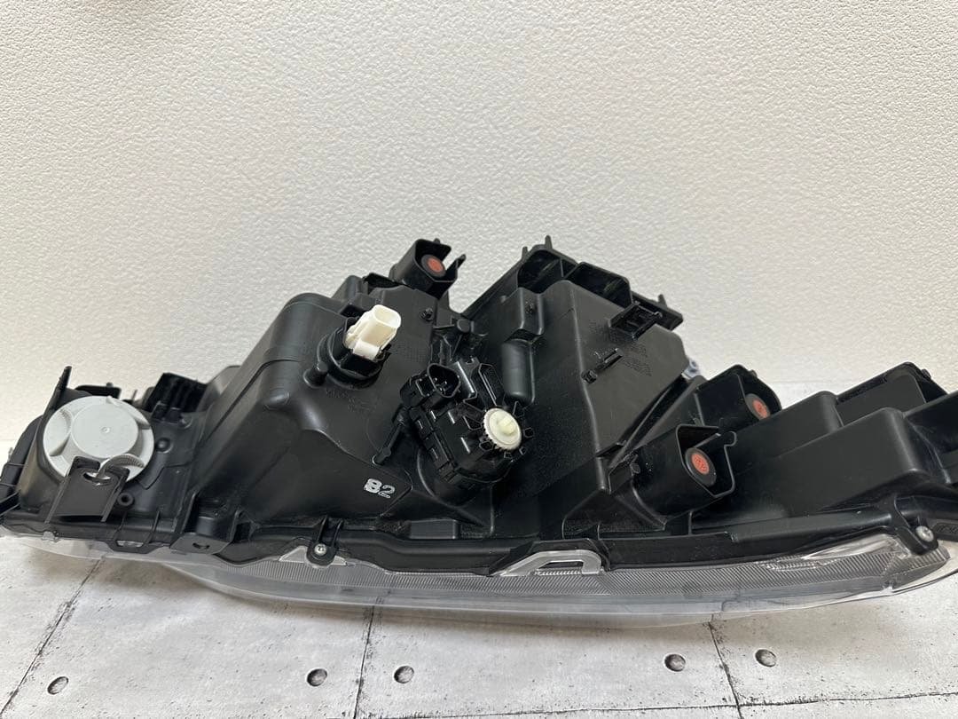 【トヨタ純正】ヤリスクロス ヘッドランプASSY 左側 81150-52N21