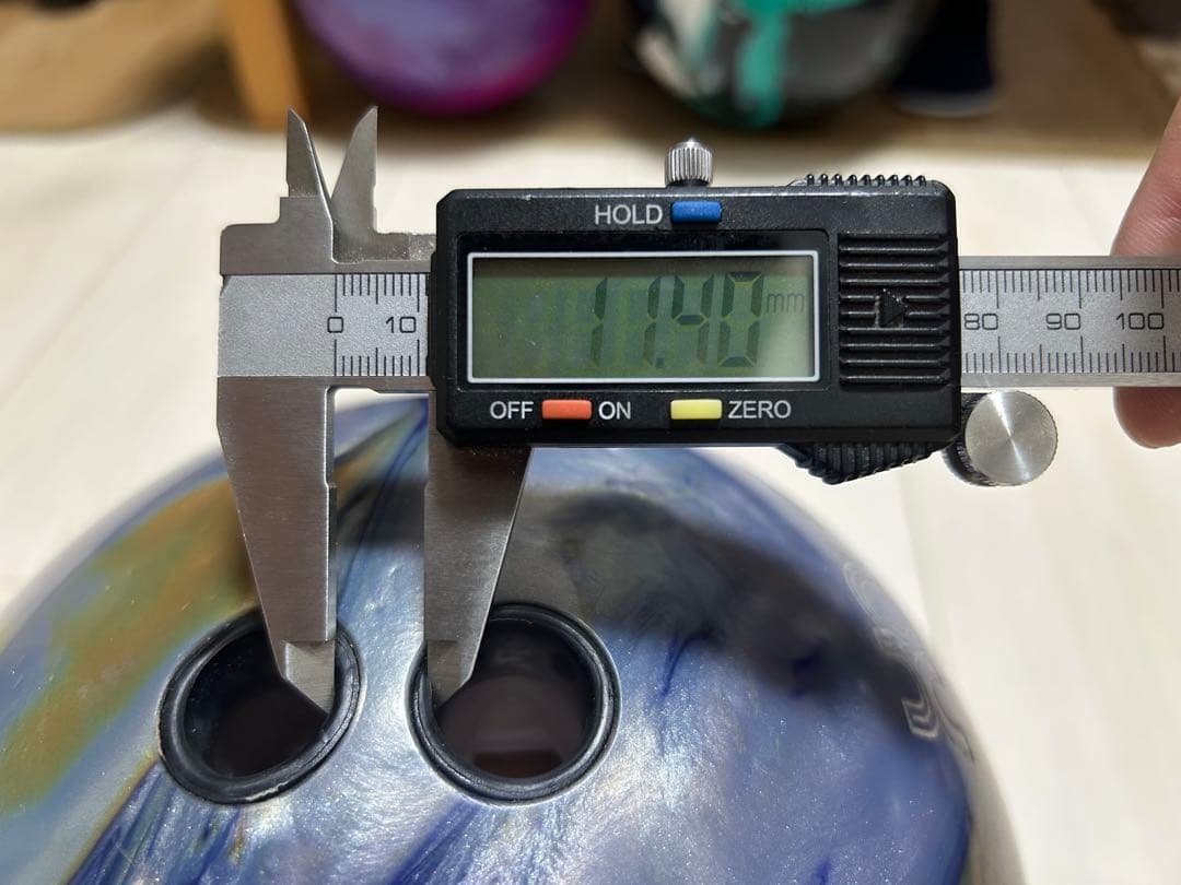 STORM EQUINOX ボウリングボール 15ポンド4oz サムレス