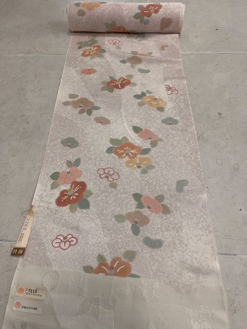 小紋　着尺　反物　淡いピンクに花　新品