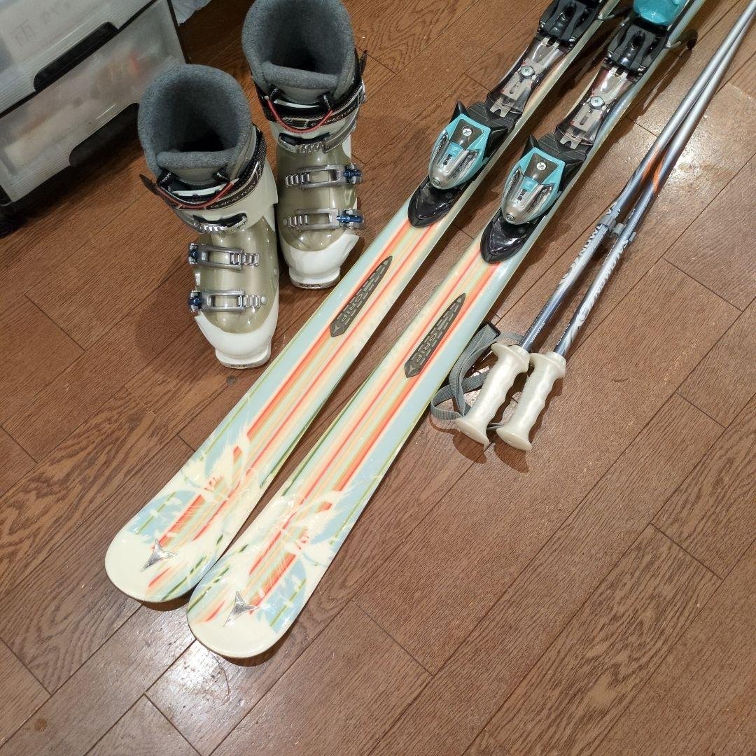 送料無料 Atomic 152cm レディース用スキーセット 24.5ブーツ付