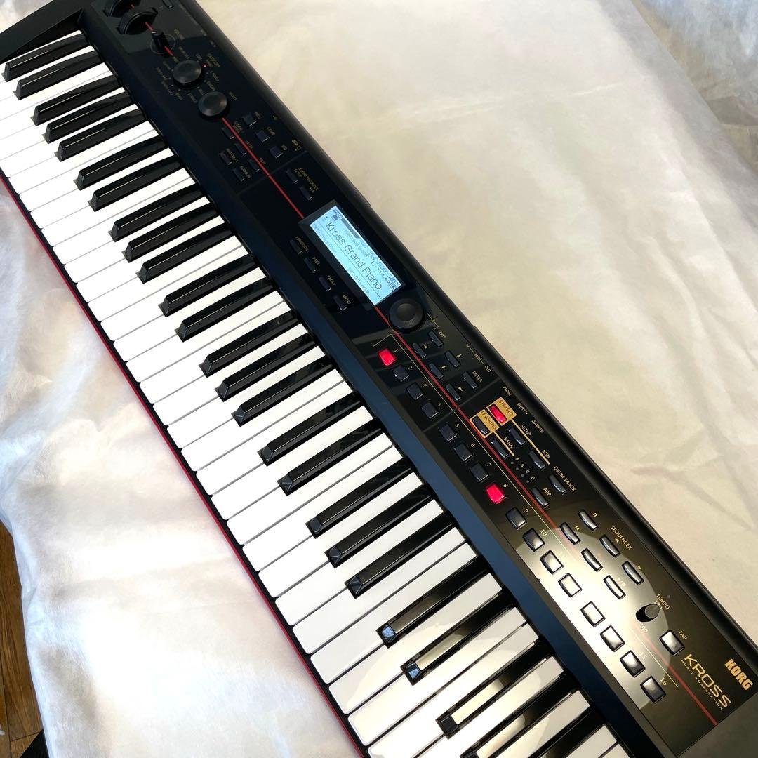 KORG コルグ KROSS-61鍵 シンセサイザー 美品、ソフトケース付き