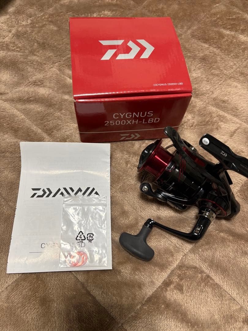 美品 DAIWA 23CYGNUS 2500XH-LBD スピニングリール