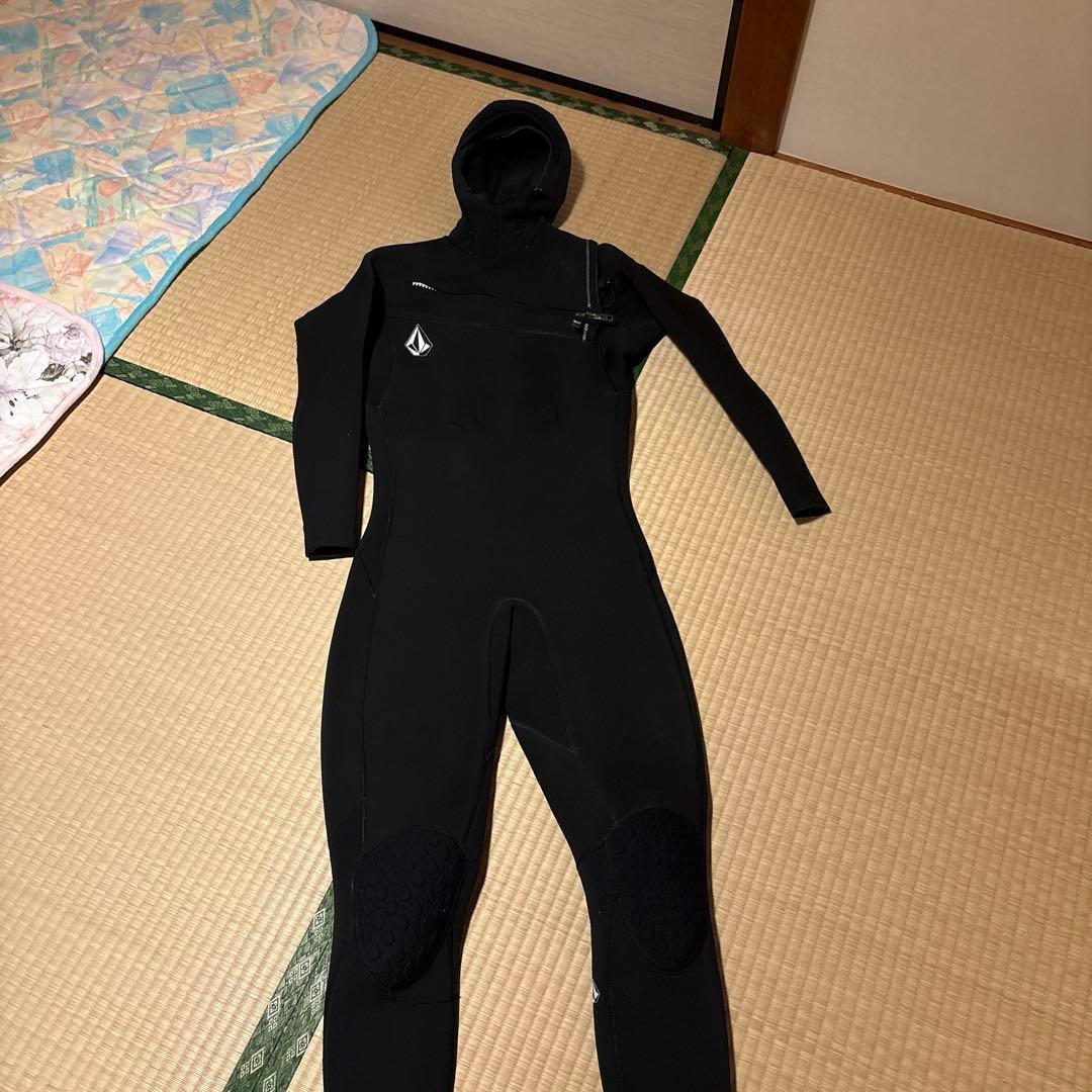 Volcom ブラック フルスーツ フード付きサイズL