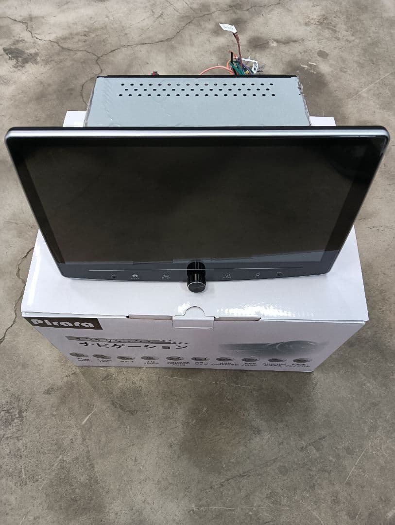 カーナビ ナビ　本体と付属品