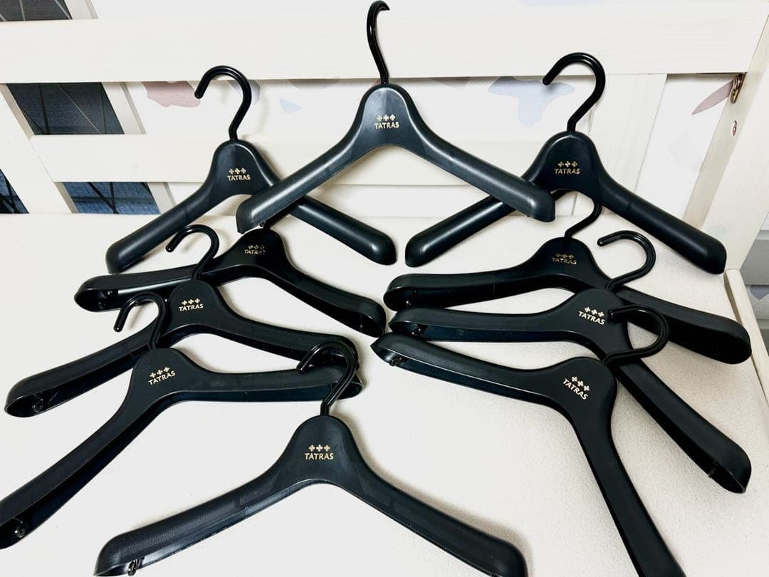 TATRAS ハンガー ゴールドロゴ 10本