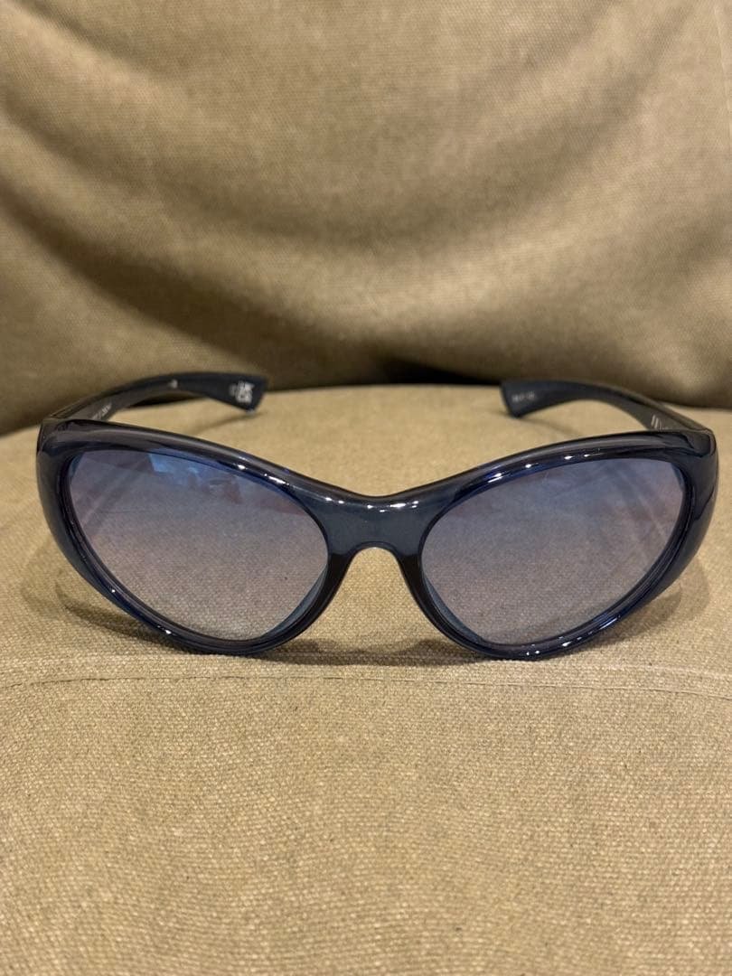 Le specsダークブルー キャットアイサングラス男女兼用