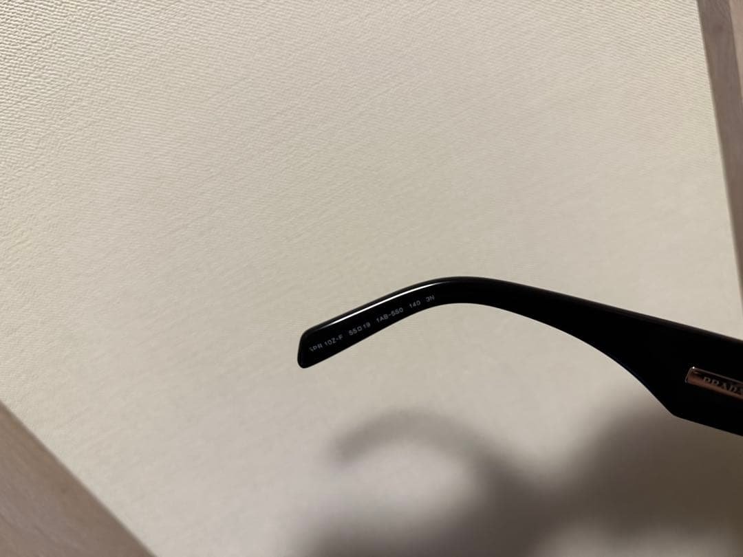 PRADA スクエア　ロゴサングラス