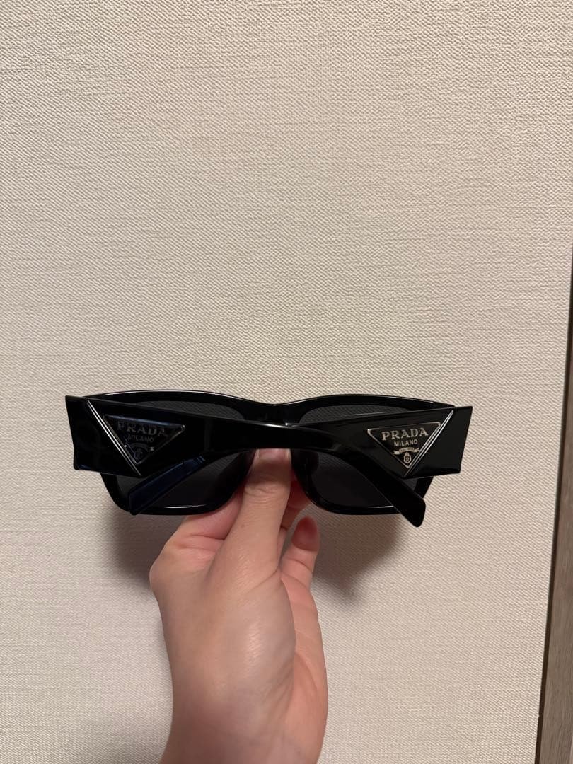 PRADA スクエア　ロゴサングラス