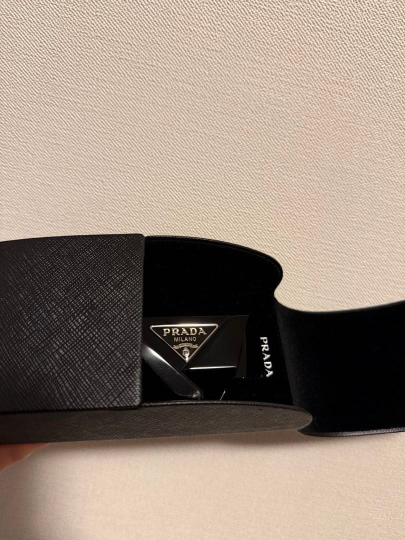 PRADA スクエア　ロゴサングラス