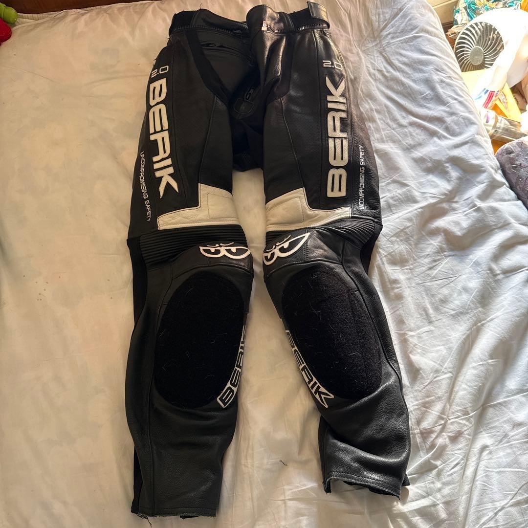 専用　 BERIK バイクパンツ 黒 レザー　LWサイズ