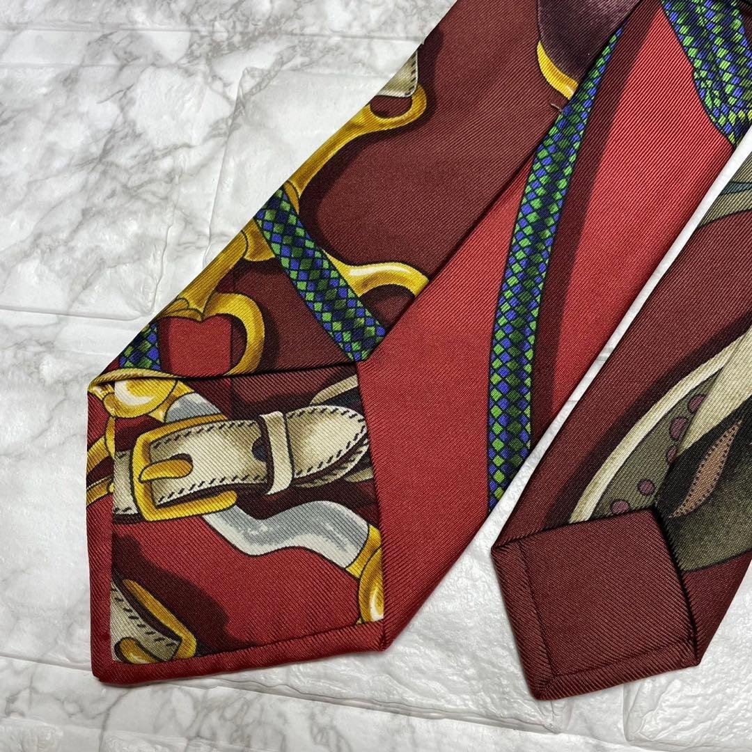 エルメス　HERMES ネクタイ　スカーフ柄　カレ　スーツ　ジャケット　カフス