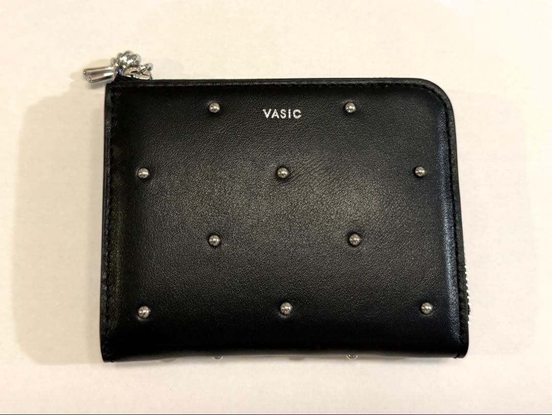 VASIC スタッズ付き二つ折り財布 ブラック/ 新品・未使用