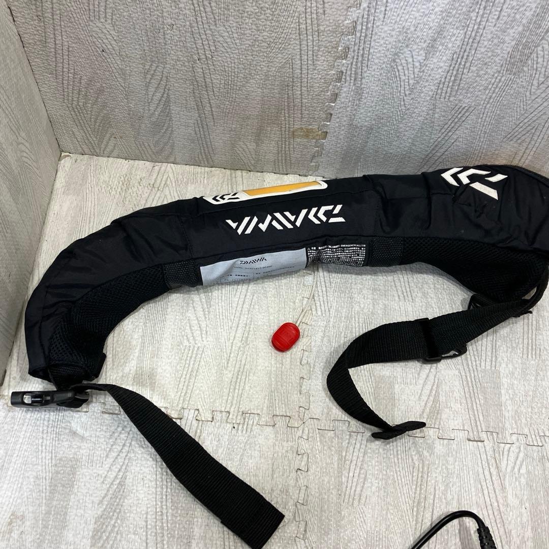 ボンベ無し　Daiwa ライフジャケット 引き紐式 黒