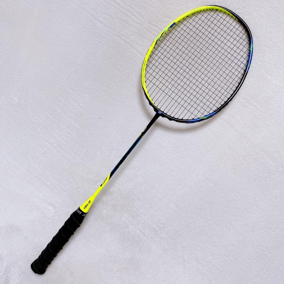 美品　YONEX　ASTROX77 アストロクス77　3UG5　バドミントン