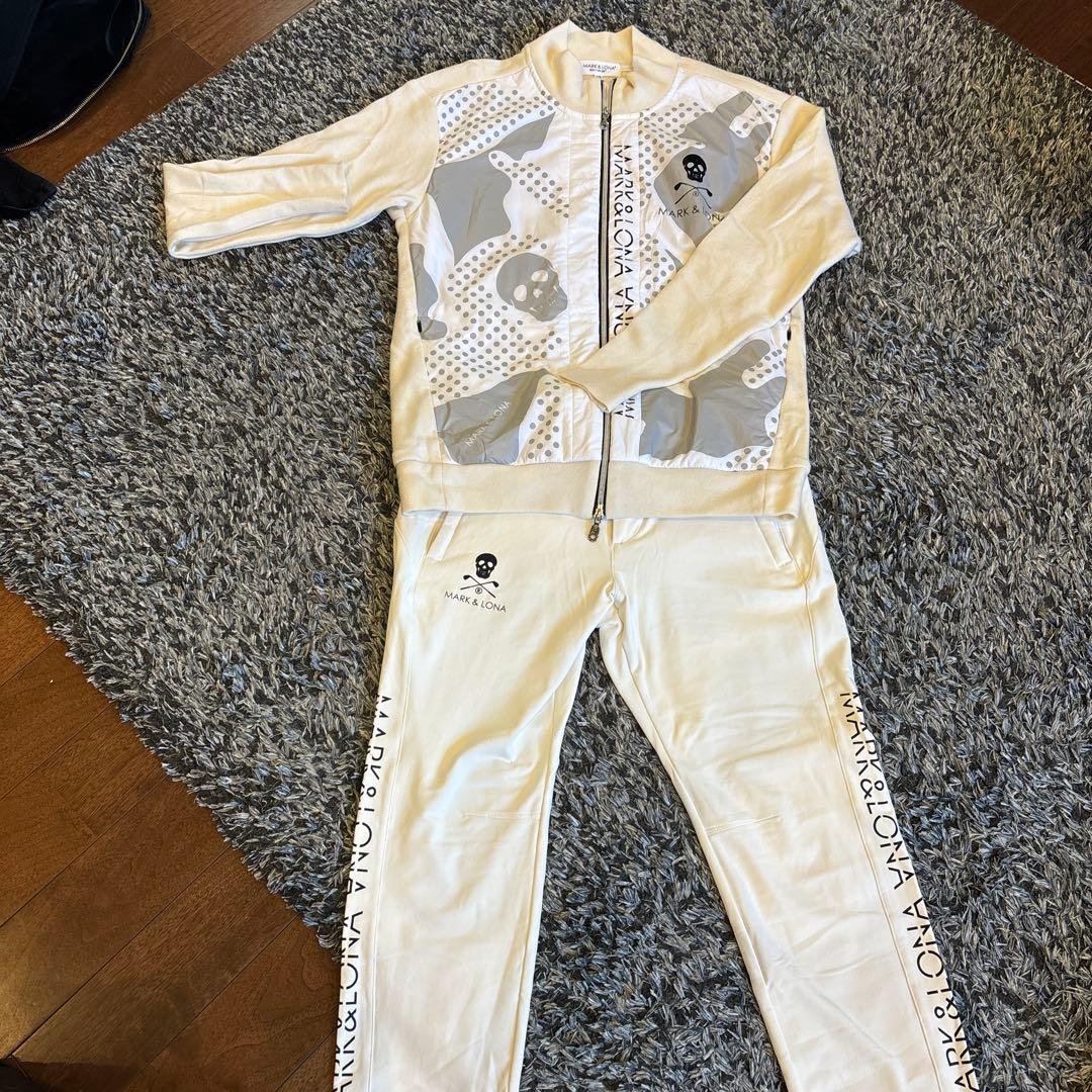 マークアンドロナ上下セット