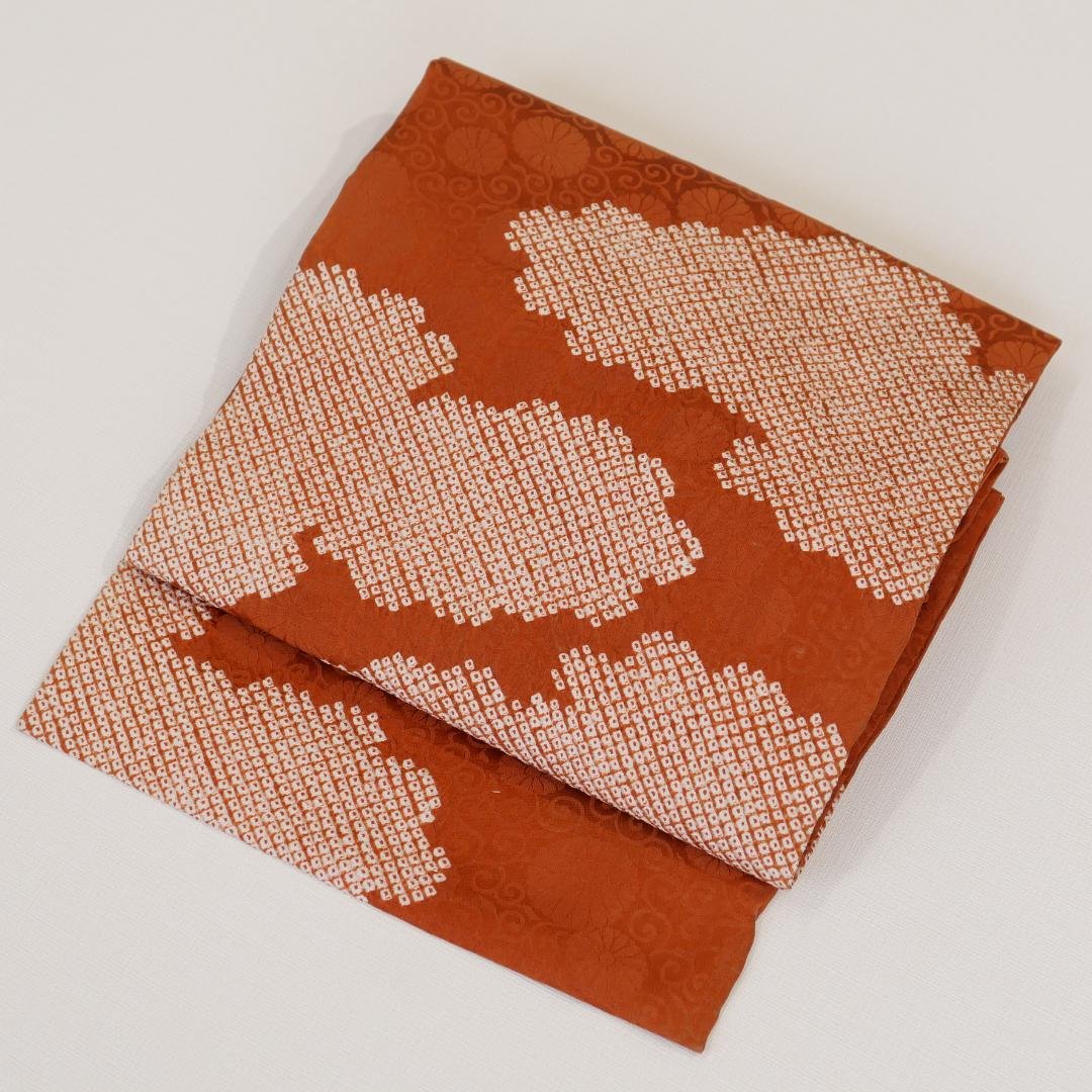 あ*い様 綸子縮緬 茶レンガ地 雲取り絞り 名古屋帯 正絹