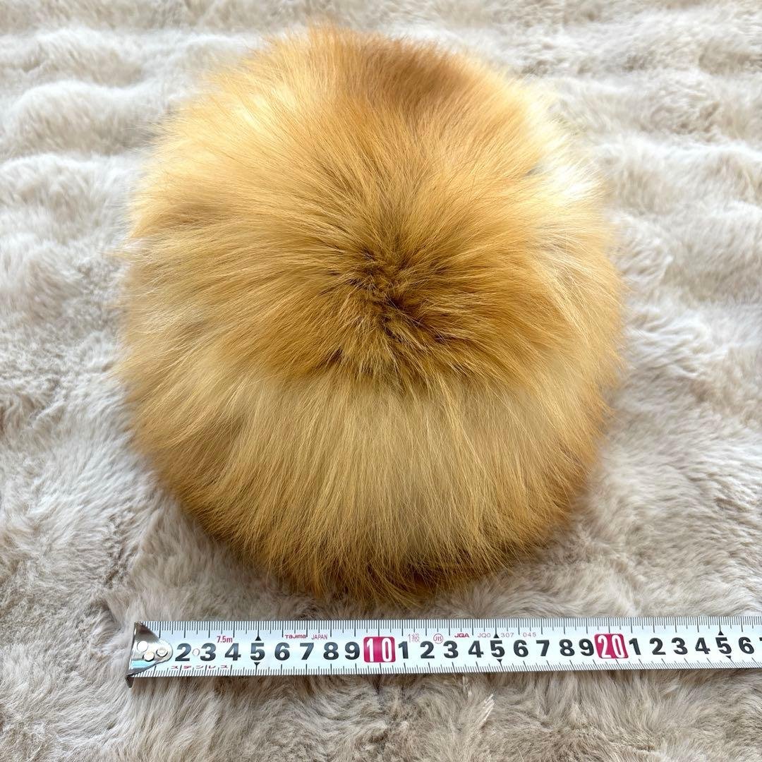 本*二様 【新品未使用】キタキツネの尻尾付き帽子 (リアルファー)