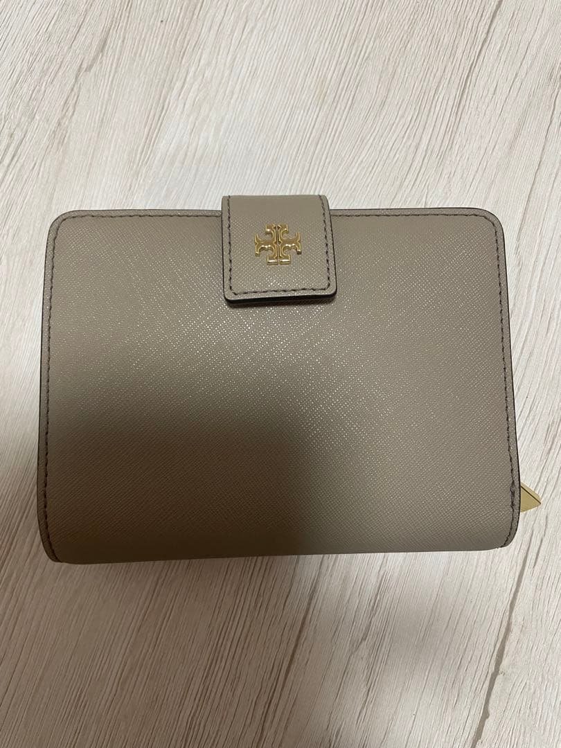 【人気】 TORYBURCH 二つ折り財布　グレイ　ベージュ　美品