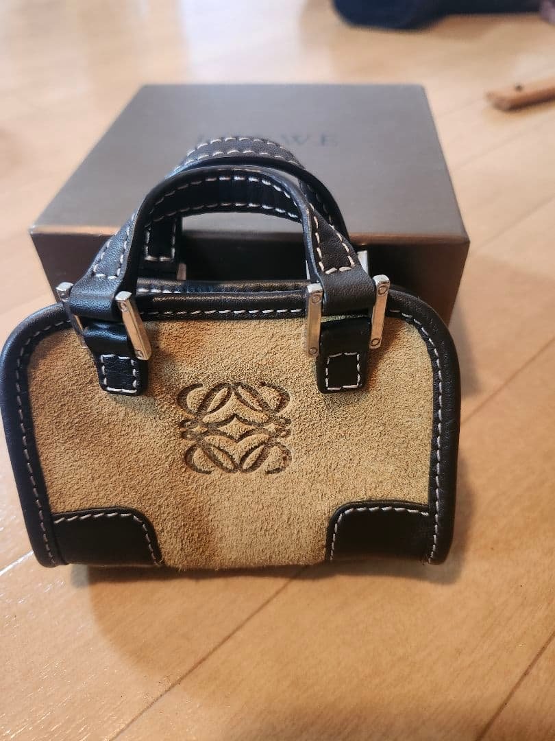 LOEWE ミニバッグ型キーケース ベージュ ブラック